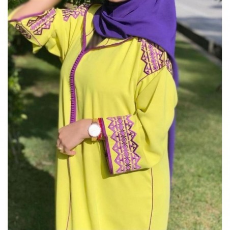 Djellaba femme en crepe jaune et broderie mauve - 