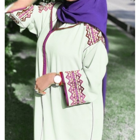 Djellaba en crepe blanc et broderie mauve - 