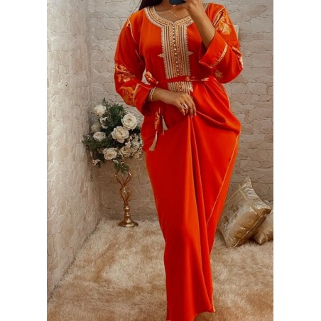 Orangefarbener Kaftan